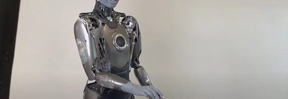 Dünyanın En Gelişmiş İnsansı Robotu Bir Kedi Çizmeye Çalışıyor
