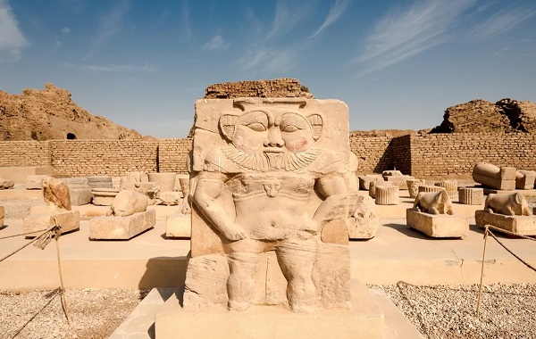 Ancient Egyptians Drank A Gnarly Brew Of Hallucinogenic Drugs And Human Blood