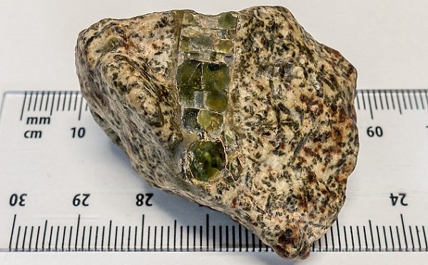 Sahrada Keşfedilen Şimdiye Kadar Bulunan En Eski Gök Taşı 4,6 Milyar Yıllık