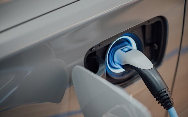 Çin Elektrikli Araçlar İçin 10 Dakikada Şarj Olan Batarya Üretti