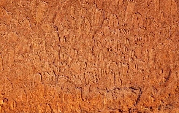 Taş Devri Sanatçılarından Ayrıntılı İnsan ve Hayvan İzleri