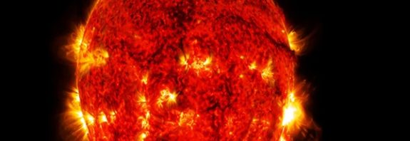 Güneşin Yarısını Kaplayan