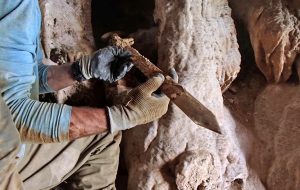Yahudiye Çölü'ndeki Bir Mağarada 1900 Yıllık Dört Kılıç Bulundu
