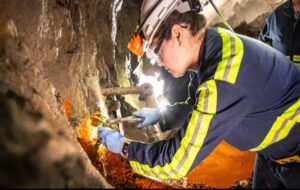 Bir Altın Madeninin