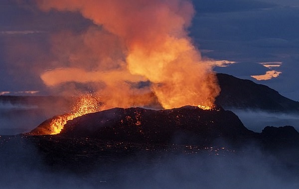 İzlanda'daki Yanardağ Patlamaya Hazır ve Korkunç Seslerle Uyarı Veriyor!