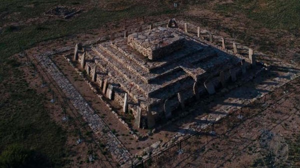 Kazakistan'daki 3.400 Yıllık Çarpıcı Piramit Ölen Bir Liderin Anıtıydı