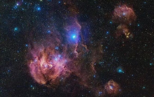 1.5 Milyar Piksellik Rekor Çözünürlükte Koşan Tavuk Nebulası Görüntülendi