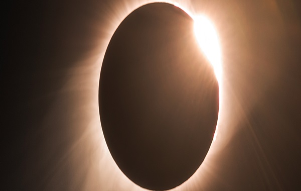There's a Solar Eclipse Crossing The US in 2024 That Will Blow Your Mind