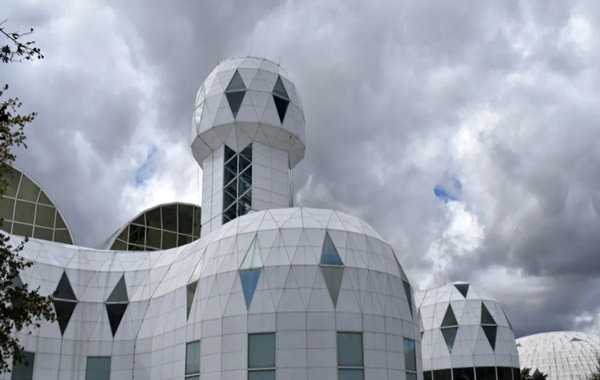 Sekiz Kişi İki Yıl