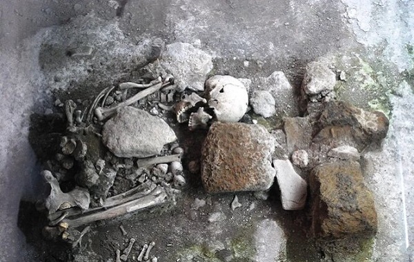 Sarayda Bulunan Gizemli İskelet Keşişe Değil, Yerli Bir Kadına Ait Çıktı