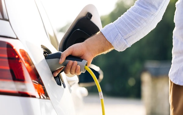Breakthrough Could Make Electric Cars Go 1,000 Kilometers On One Charge