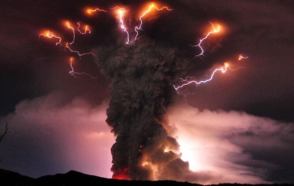 Volkanik Yıldırımlar Dünyada Yaşamın Oluşumuna Hız Kazandırmış Olabilir