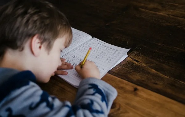 Bilim İnsanlarına Göre Zorlu Ev Ödevleri Yarardan Çok Zarar Getirebilir