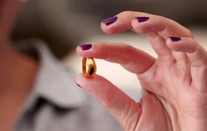 Kudüs'te 2300 Yıllık Lal Taşlı Altın Yüzük Keşfedildi