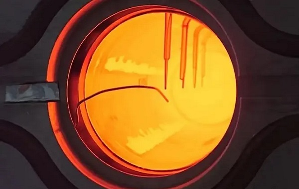 Güneş Enerjisiyle Çalışan Fırın 1000°C'yi Aşan Sıcaklıklar Üretiyor
