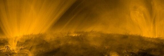 Yakın Çekim Videosunda Güneş "Yosunu" ve Koronal "Yağmur" Yakalandı