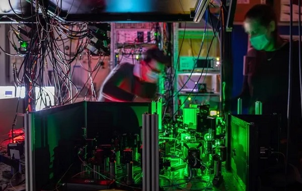 Kuantum İnternet Gerçeğe Dönüşüyor: Bir Sinyal Onlarca Kilometre İletildi