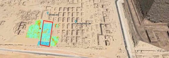 Giza Piramitleri Yakınında