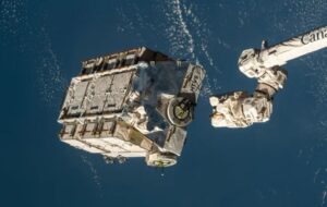 Çatısına Uzay Enkazı Düşen Aile NASA'ya Tazminat Davası Açtı