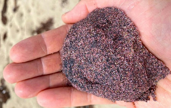 Avustralya'daki Gizemli Pembe Kumlar Gizli Antarktika Dağlarını Ortaya Çıkarıyor