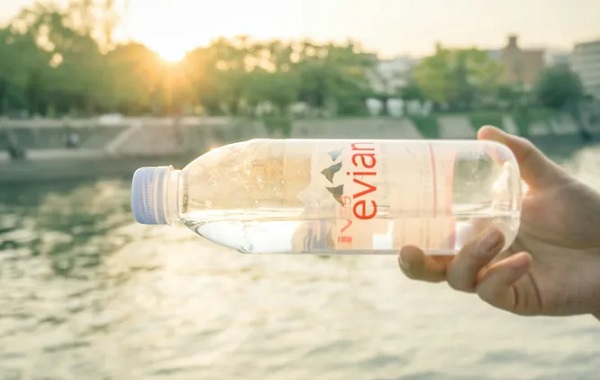Güneşte Bırakılan Plastik Su Şişeleri Zehirli Kimyasallar Salıyor