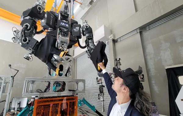 Dev İnsansı Robotlar