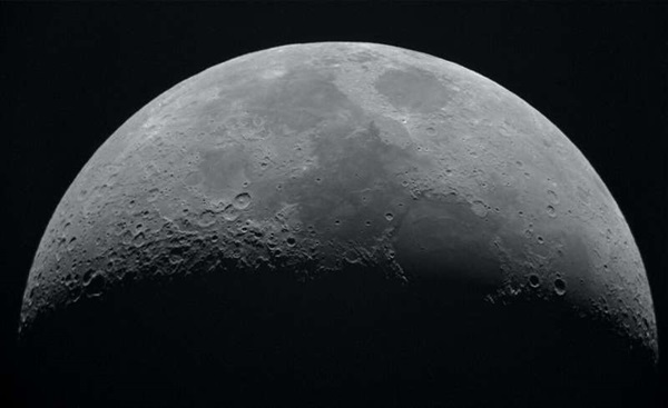 Ay'ın Hassas Atmosferinin Şaşırtıcı Kaynağı: 4,5 Milyar Yıllık Bir Gizem Çözüldü