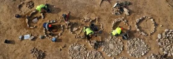 Milattan Öncesine Ait Mezarlıkta 6 Yaş Altı 39 Çocuk Mezarı Bulundu