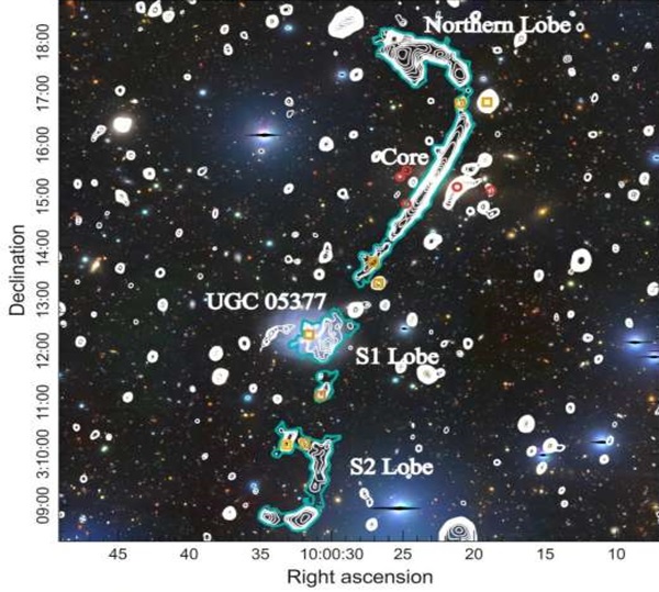 MeerKAT ile Keşfedilen Yeni Dev Radyo Galaksisi: Uzayın Derinliklerinden Bir Keşif