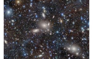 Dark Energy Camera Unveils the Stunning Galaxies of the Antlia Cluster
