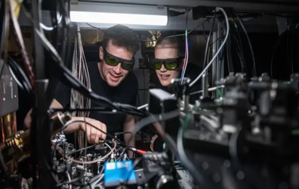 Oxford scientists build scalable quantum supercomputer, achieve teleportation