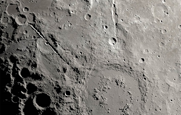 Asteroid impact on Moon carved massive canyons within minutes