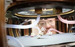 Metabot: Motor veya Elektroniğe İhtiyaç Duymayan Dönüşebilen Bir Malzeme Üretildi