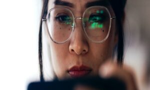 Akıllı Telefonunuz Aslında Sizi Parazitleştiriyor mu?