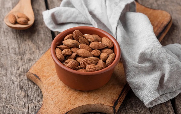 Yeni Bir Araştırmaya Göre, Badem Kan Kolesterolünü Düşürmeye Yardımcı Oluyor