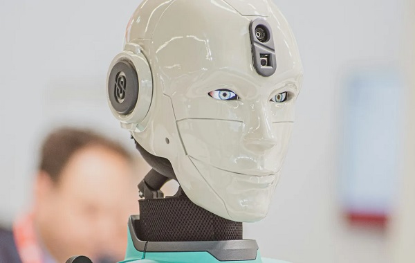 Yeni Tip Yapay Deri, Robotların Sıcaklığı, Acıyı ve Basıncı “Hissetmesini” Sağlayacak