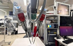 İlk Kez Bir Robot Cerrah Eliyle Kontrol Edilmeden Bir Ameliyat Gerçekleştirdi