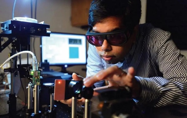 Researchers fuse light with molecules to reveal faint disease signals hidden in the body