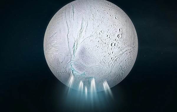 Enceladus'un Okyanusu Yaşam Olasılığını Düşündüren Karmaşık Bileşikler İçeriyor