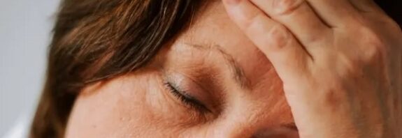 Kadınların Menopoz Döneminde Neden "Beyin Sisi" Yaşadığı Keşfedildi