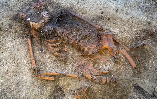 Norveç'te Ağzında Deniz Kabukları Olan Antik Bir Viking Kadını Bulundu