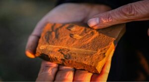 Kızıl Taşların Sırrı