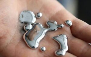 This Metal Melts in Your Hand – and Scientists Just Discovered Something Strange