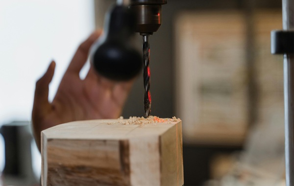 Engineered wood converts sunlight into heat, supplies solar power even in darkness